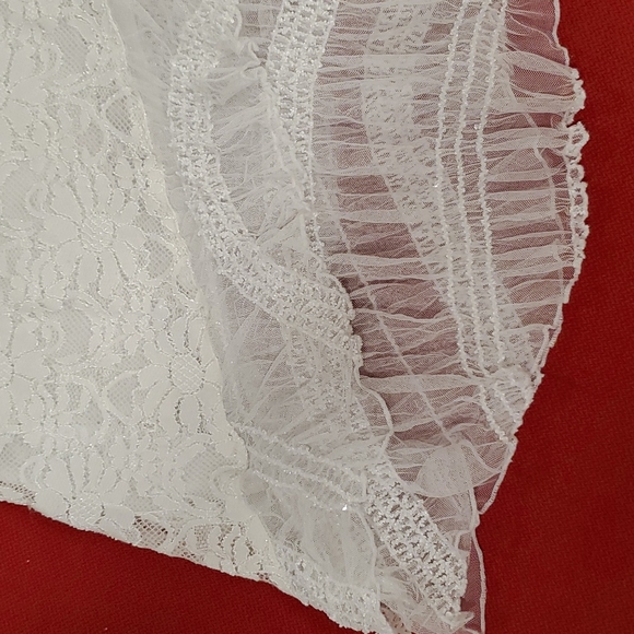 Design Today's white lace ruffle mesh and trim top Med. black tie wedding - Picture 6 of 8